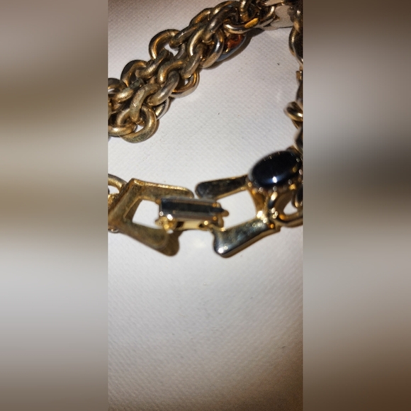 VINTAGE GOLD TONE STONE HEARTS CLASP LOCK BRACELET - Picture 3 of 5